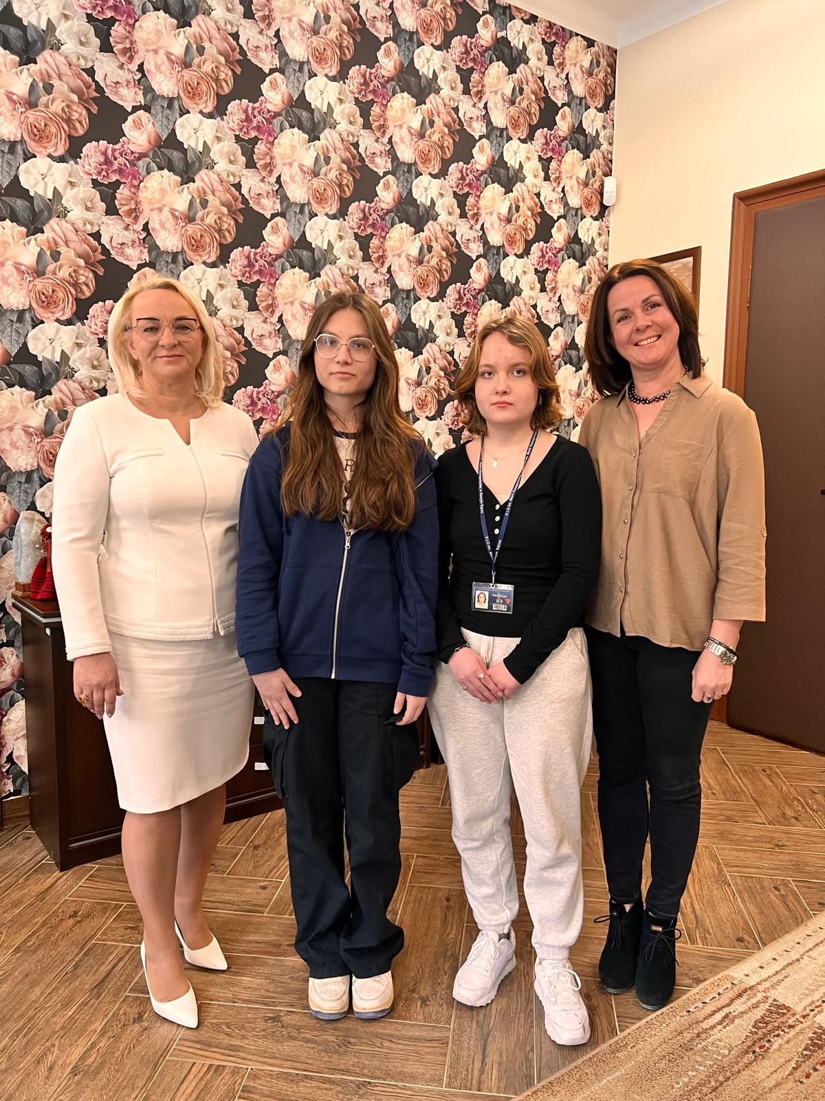 Zdjęcie Pomóż ocalić życie bezbronemu (5)b9c95c39-e1c3-4858-847c-bcb4a889729b.jpg w galerii Laureatki XXI Ogólnopolskiego Konkursu - Pomóż ocalić życie bezbronnemu